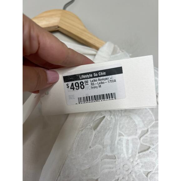 NWT Rococo Sand Leiko V-Neck Drawstring Short-Sleeve Eyelet Romper White Size: M - Picture 6 of 8